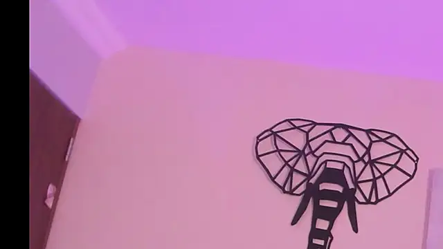 Isabella Crofts online show from 19, 11, 2025