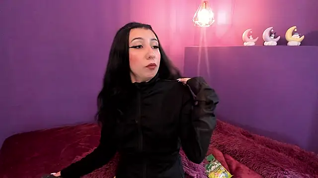 Isabella Crofts online show from 26, 2, 2026