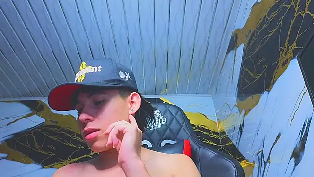 Suarezz10  online show from 3, 12, 2025