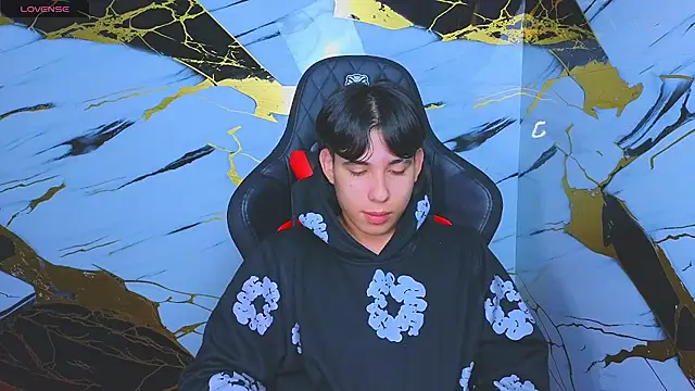 Suarezz10  online show from 6, 11, 2025