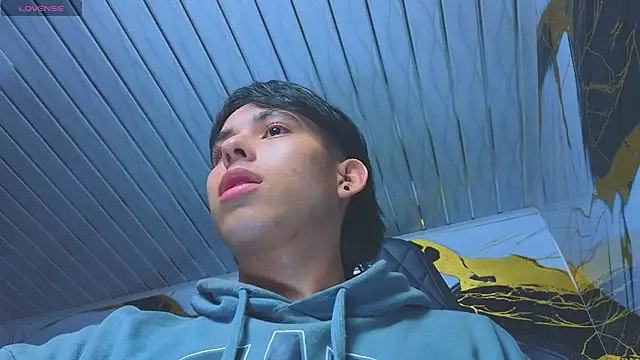 Suarezz10  online show from 24, 11, 2025