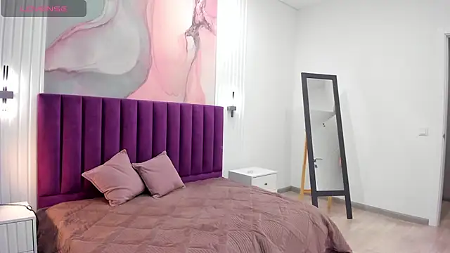 TracyMooree online show from 12, 11, 2025