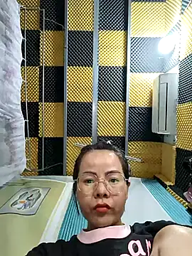 Snapshot of Beolalla chatting on 11, 11, 2025 Beolalla online show from 11, 11, 2025