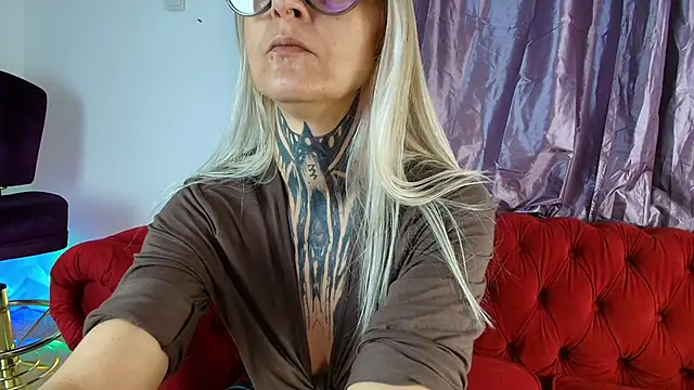 Snapshot of TattooTemptress chatting on 12, 11, 2025 TattooTemptress online show from 12, 11, 2025