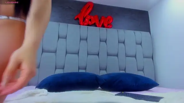 Julieta horney online show from 1, 12, 2025