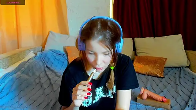 Eva purrr  online show from 10, 4, 2026