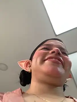 Snapshot of violettabond chatting on 11, 2, 2026 violettabond online show from 11, 2, 2026