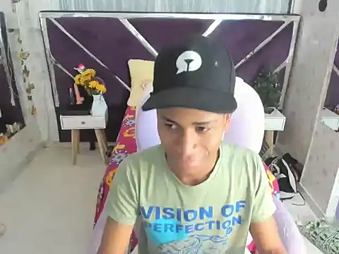 Santy bigcock 01 online show from 18, 11, 2025