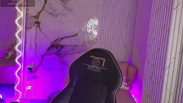 PEACHY TAY online show from 24, 3, 2026