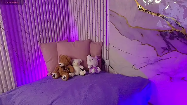 PEACHY TAY online show from 9, 3, 2026