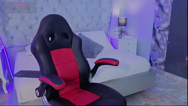 emy lux online show from 26, 11, 2025