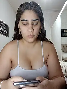 Snapshot of nahiarabiel33 chatting on 29, 4, 2026 nahiarabiel33 online show from 29, 4, 2026