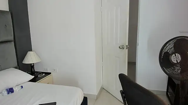 Snapshot of CatleyaSmith chatting on 14, 12, 2025 CatleyaSmith online show from 14, 12, 2025