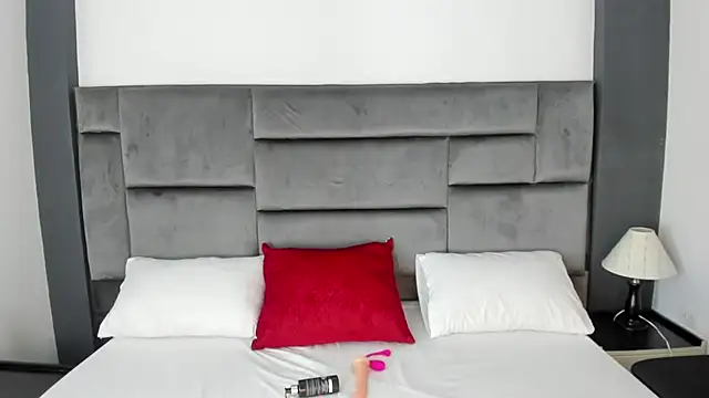 Snapshot of CatleyaSmith chatting on 19, 12, 2025 CatleyaSmith online show from 19, 12, 2025