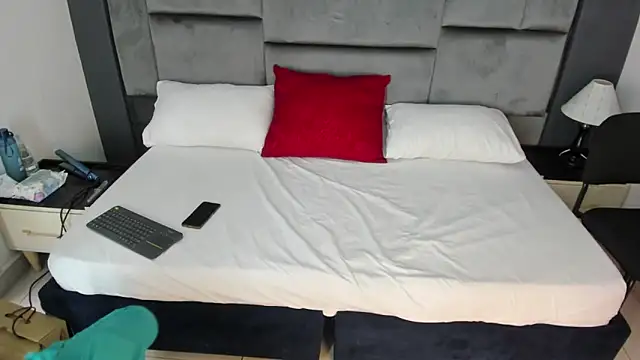 Snapshot of CatleyaSmith chatting on 20, 12, 2025 CatleyaSmith online show from 20, 12, 2025