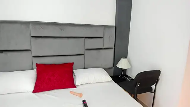 Snapshot of CatleyaSmith chatting on 21, 12, 2025 CatleyaSmith online show from 21, 12, 2025