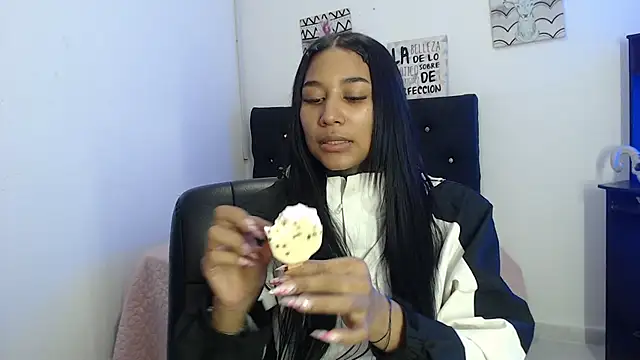 lyam ebony  online show from 7, 2, 2026