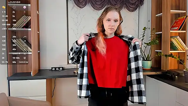 Snapshot of SueSasportas chatting on 21, 11, 2025 SueSasportas online show from 21, 11, 2025