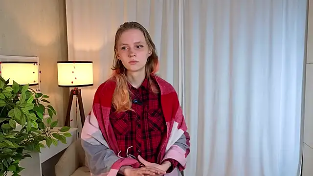 Snapshot of SueSasportas chatting on 18, 11, 2025 SueSasportas online show from 18, 11, 2025