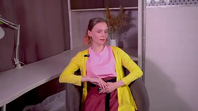 Snapshot of SueSasportas chatting on 5, 11, 2025 SueSasportas online show from 5, 11, 2025