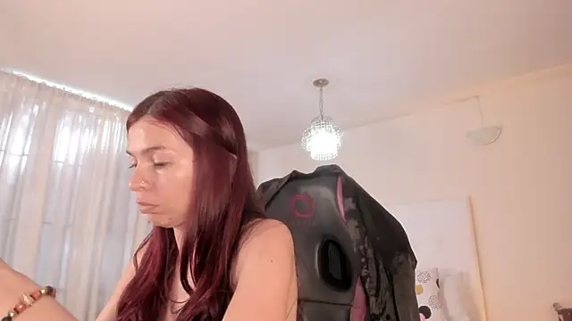 Emi Rosee online show from 19, 11, 2025