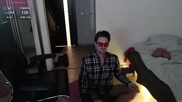 Snapshot of lucky_swimmer chatting on 24, 11, 2025 lucky swimmer online show from 24, 11, 2025