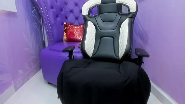 debora pervert online show from 8, 11, 2025