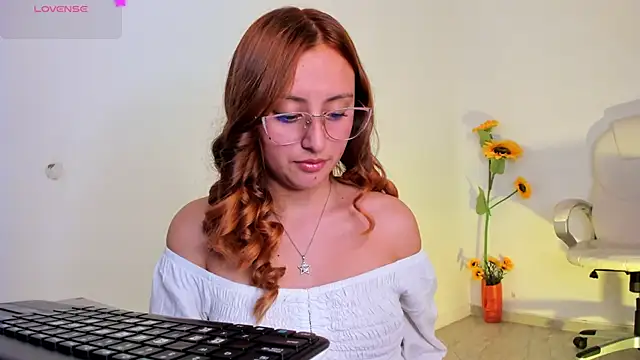 Snapshot of Arianna_Gren18 chatting on 10, 11, 2025 Arianna Gren18 online show from 10, 11, 2025