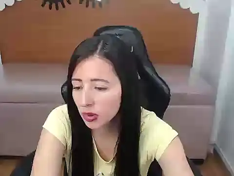 scarlett percy t online show from 6, 11, 2025