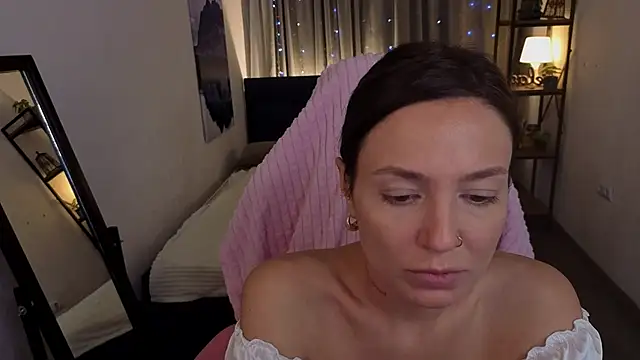 Naila Whisper online show from 9, 1, 2026