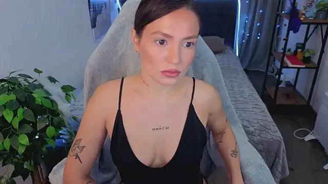 Naila Whisper online show from 9, 11, 2025