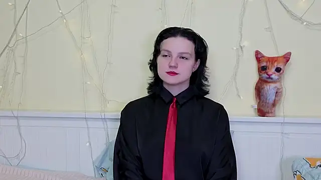 LatinaHuguenin online show from 24, 11, 2025