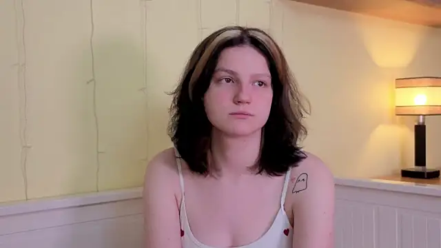 LatinaHuguenin online show from 5, 2, 2026