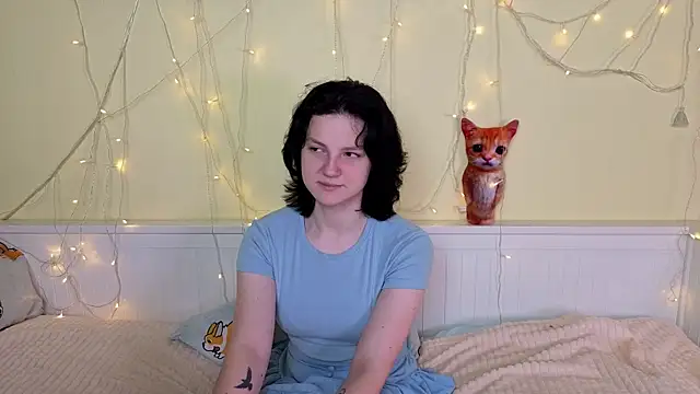 LatinaHuguenin online show from 23, 11, 2025