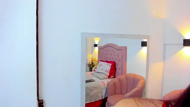 Penelophevilla online show from 15, 11, 2025