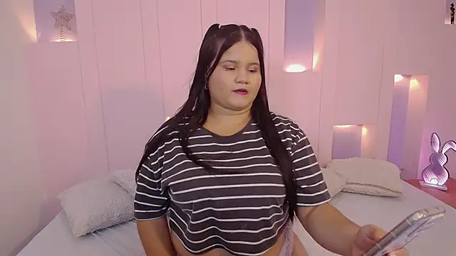 SaraVixen8 online show from 26, 11, 2025