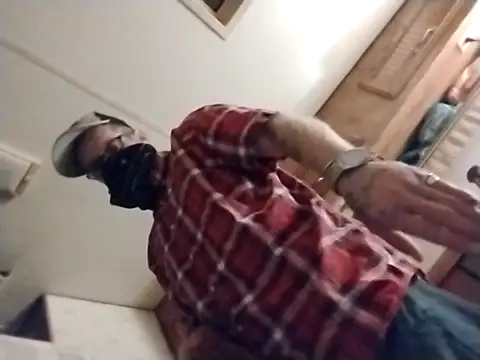 GrowlingGhost860 online show from 23, 11, 2025