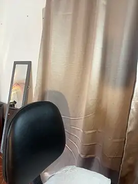 alisaa jhons1 online show from 6, 4, 2026