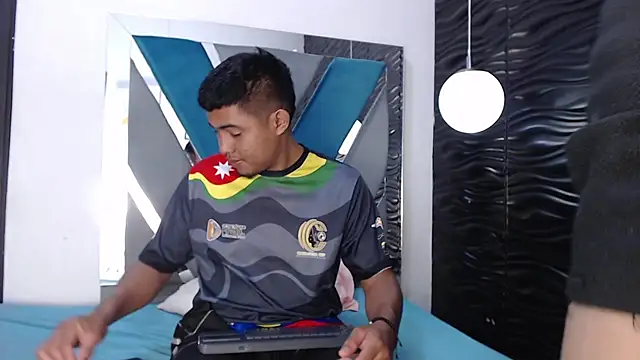 Naty And Maxx online show from 18, 12, 2025