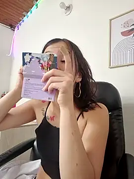 Snapshot of Celeste_Moretti chatting on 20, 11, 2025 Celeste Moretti online show from 20, 11, 2025