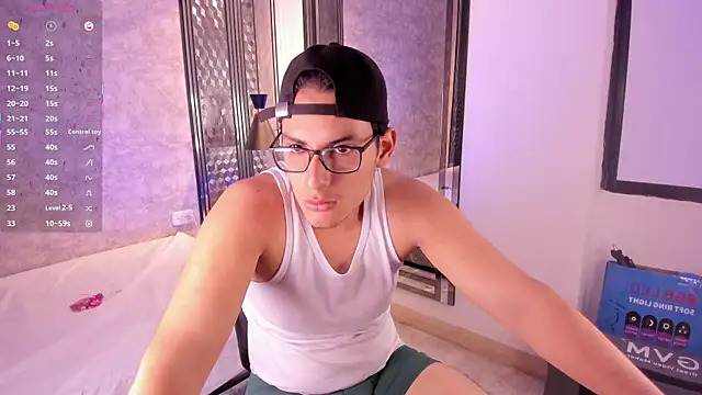 TheoHart  online show from 6, 11, 2025