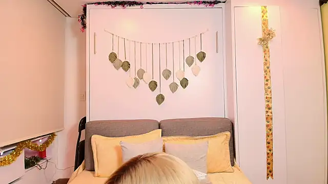 irisrossee  online show from 15, 1, 2026