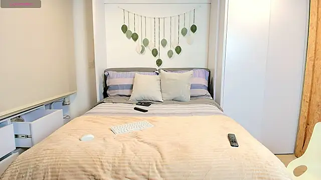 irisrossee  online show from 29, 11, 2025