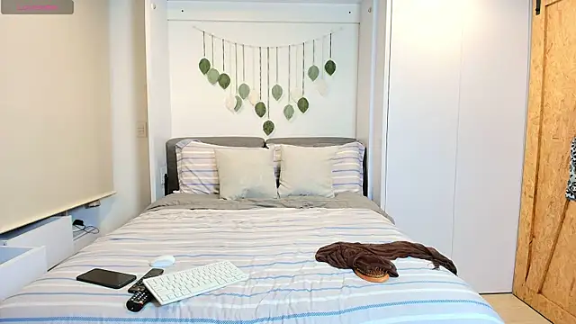 irisrossee  online show from 28, 11, 2025