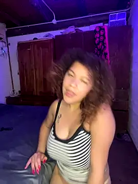 Snapshot of Lolavenezia chatting on 18, 11, 2025 Lolavenezia online show from 18, 11, 2025