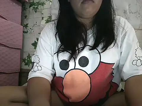 Snapshot of fluffy_raa chatting on 24, 2, 2026 fluffy raa online show from 24, 2, 2026