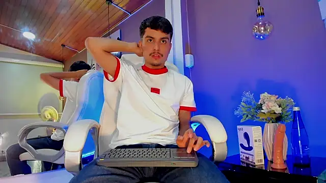 NicolasRey1 online show from 25, 11, 2025