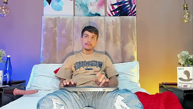 NicolasRey1 online show from 18, 11, 2025