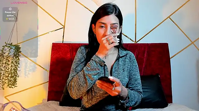 Paris Evans  online show from 15, 1, 2026