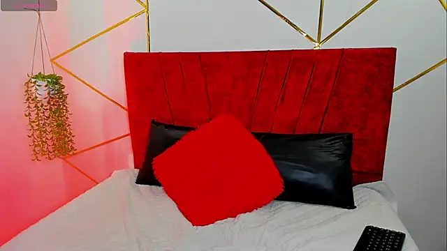 Paris Evans  online show from 2, 12, 2025